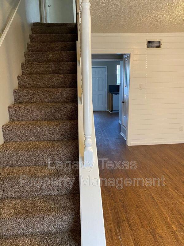 1407 Courtney Pl Apt B #B - Photo 5 of 28