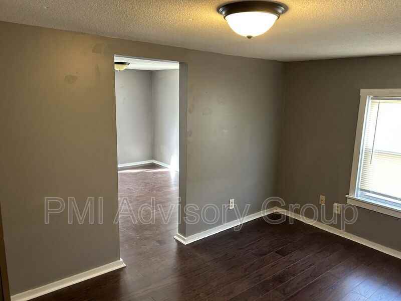 323 1/2 Sw Lindenwood Ave - Photo 2 of 6