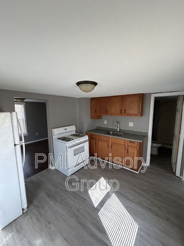323 1/2 Sw Lindenwood Ave - Photo 3 of 6