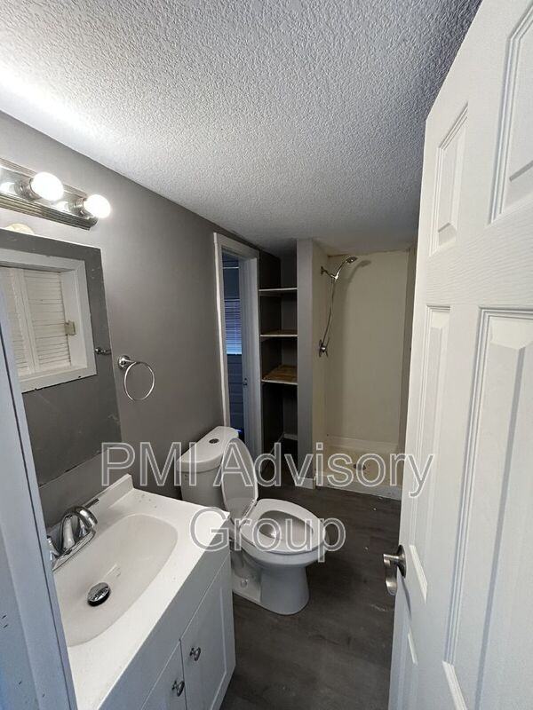 323 1/2 Sw Lindenwood Ave - Photo 4 of 6