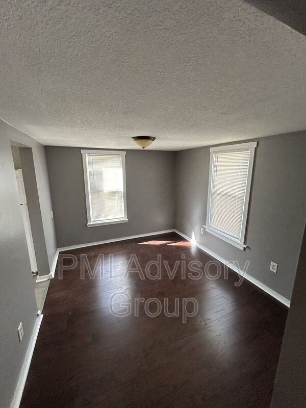 323 1/2 Sw Lindenwood Ave - Photo 5 of 6