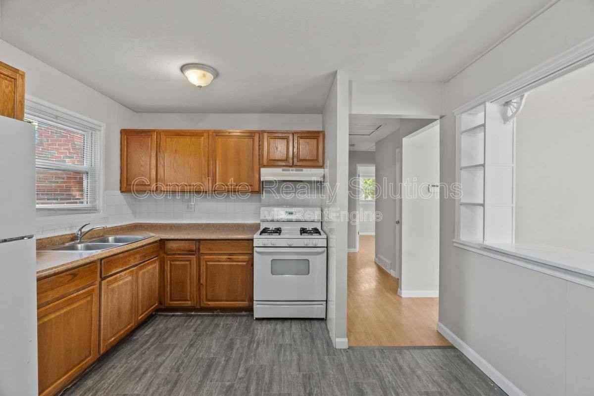 1146 Congress Ave - Photo 3 of 10