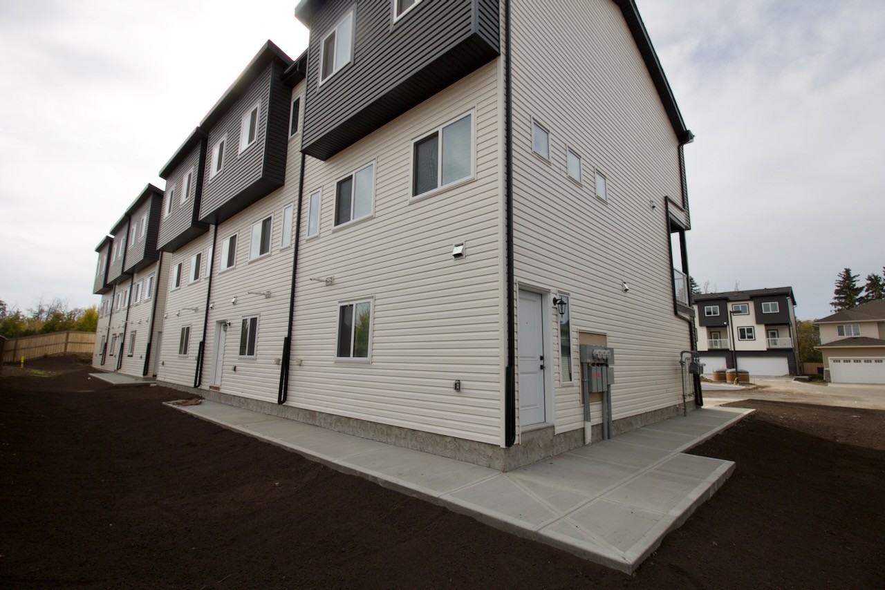 210 Awentia Dr - Photo 7 of 41