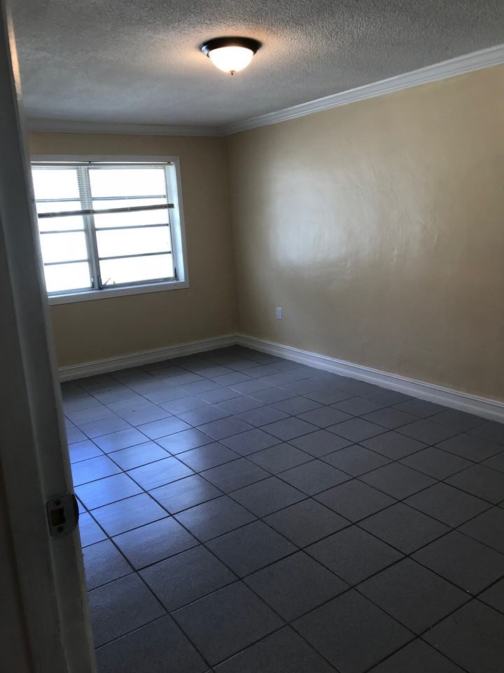 13725 Ne 3rd Ct #15 - Photo 5 of 9