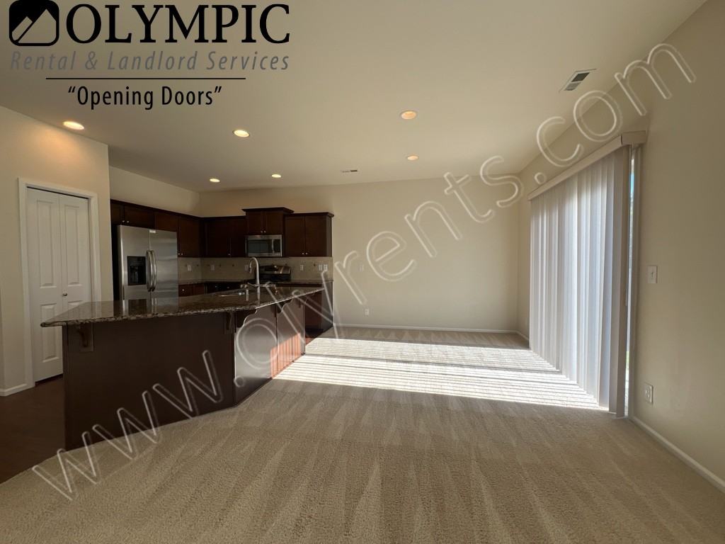 3025 Eagle Loop Ne - Photo 3 of 20