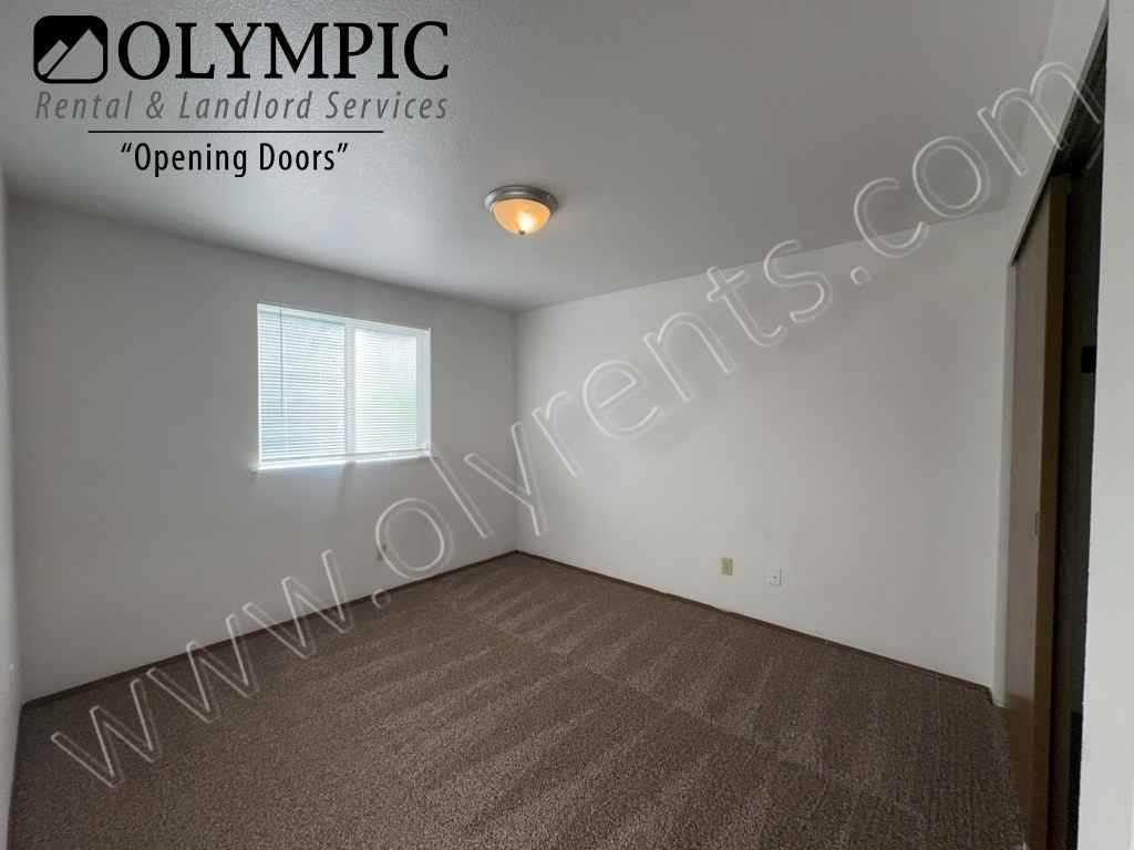 2137 Conger Ave Nw - Photo 2 of 18