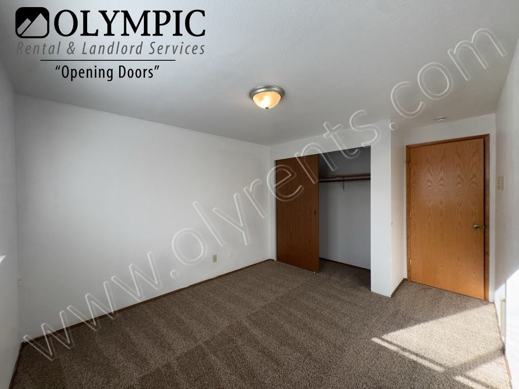 2137 Conger Ave Nw - Photo 3 of 18