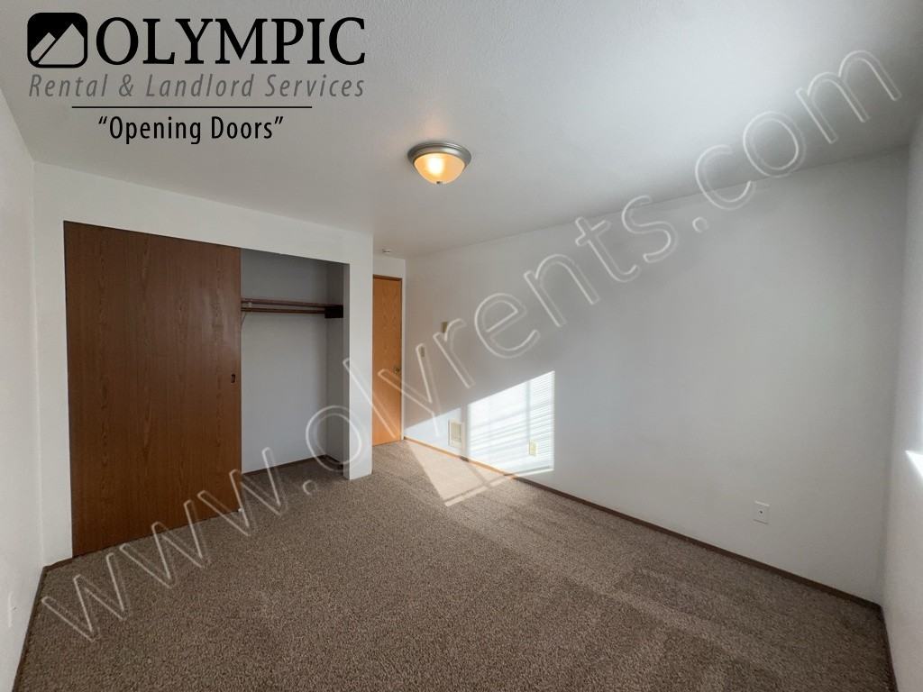 2137 Conger Ave Nw - Photo 4 of 18