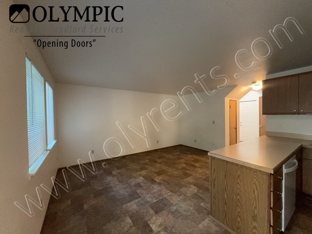 2137 Conger Ave Nw - Photo 4 of 18