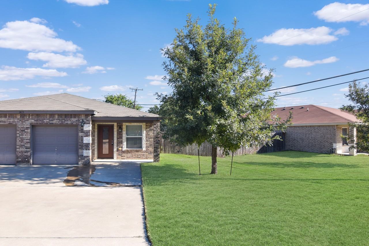 1423 Hopi Trl - Photo 2 of 17