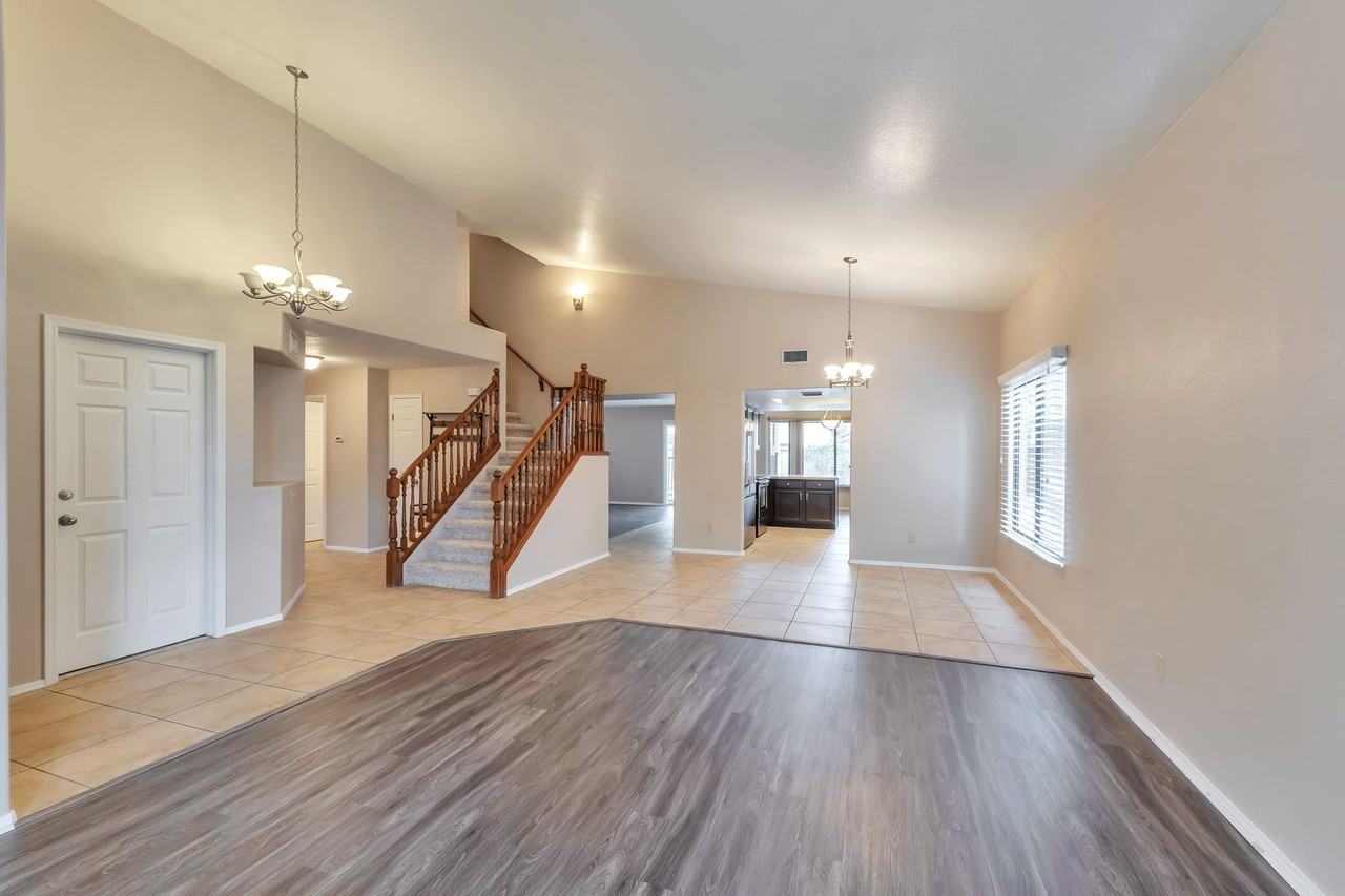 10327 N Mineral Spring Ln - Photo 3 of 25