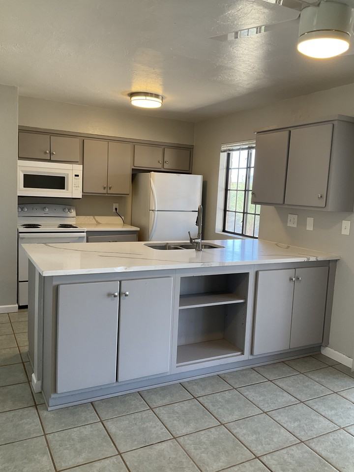 7581 North Oliver Avenue - Photo 5 of 16