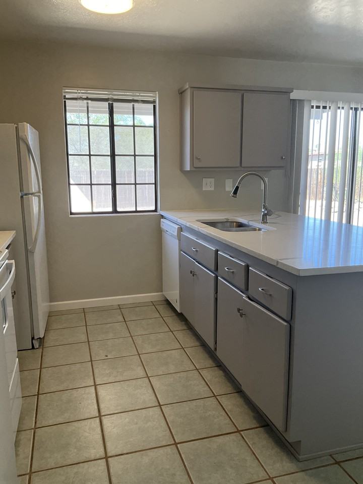 7581 North Oliver Avenue - Photo 6 of 16