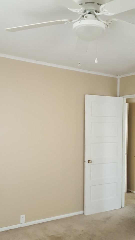 922 N Howard St - Photo 2 of 5