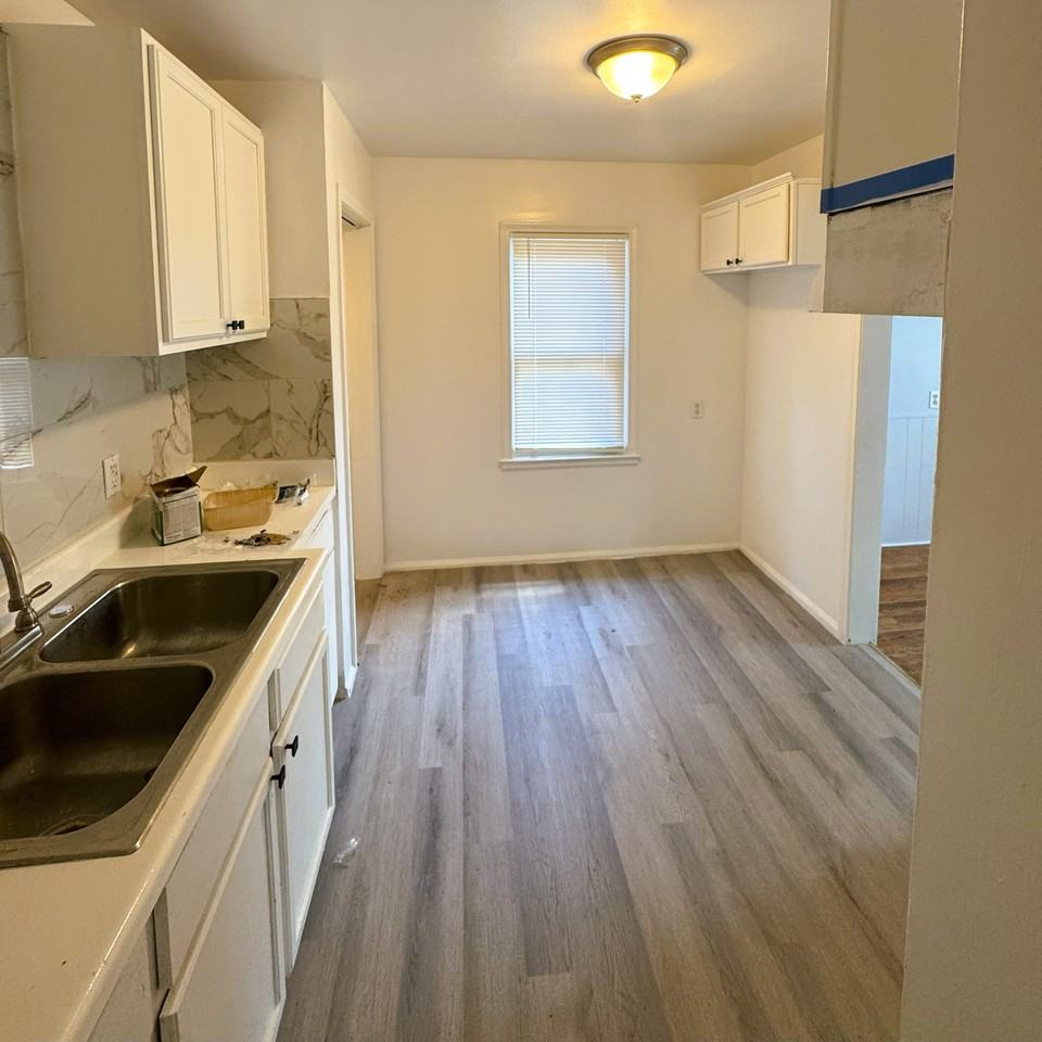 18624 Hamburg St - Photo 7 of 16