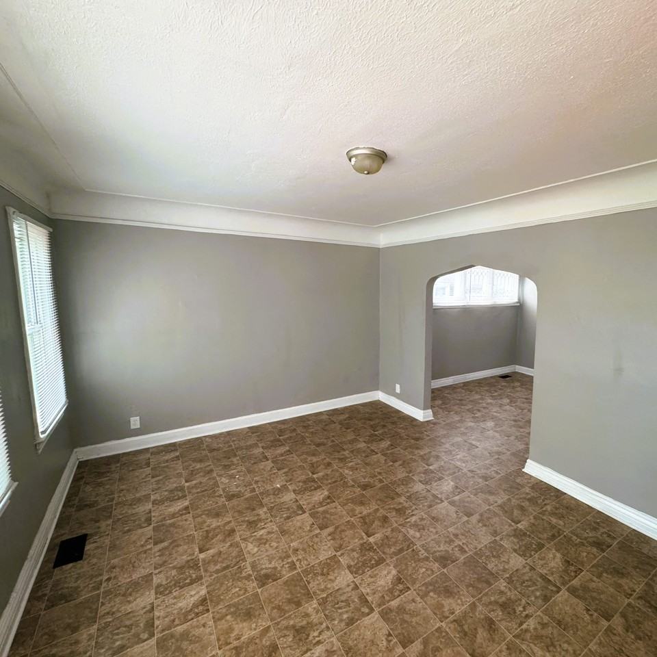 5292 Dickerson St - Photo 2 of 15