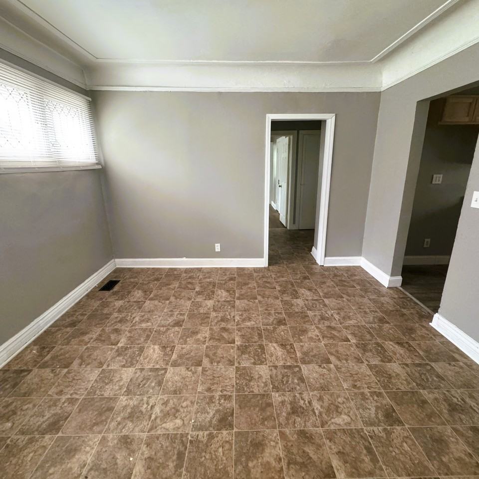 5292 Dickerson St - Photo 3 of 15