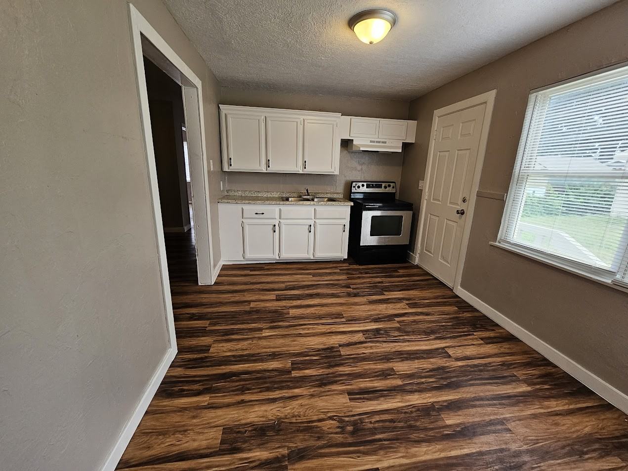 1244 Se 20th St - Photo 2 of 20