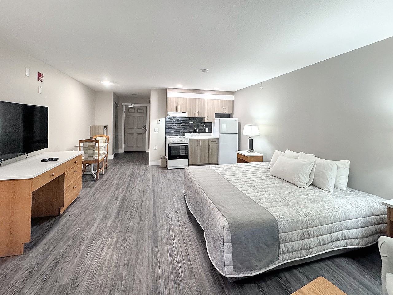 Western Budget Long Stay - Photo 2 of 11