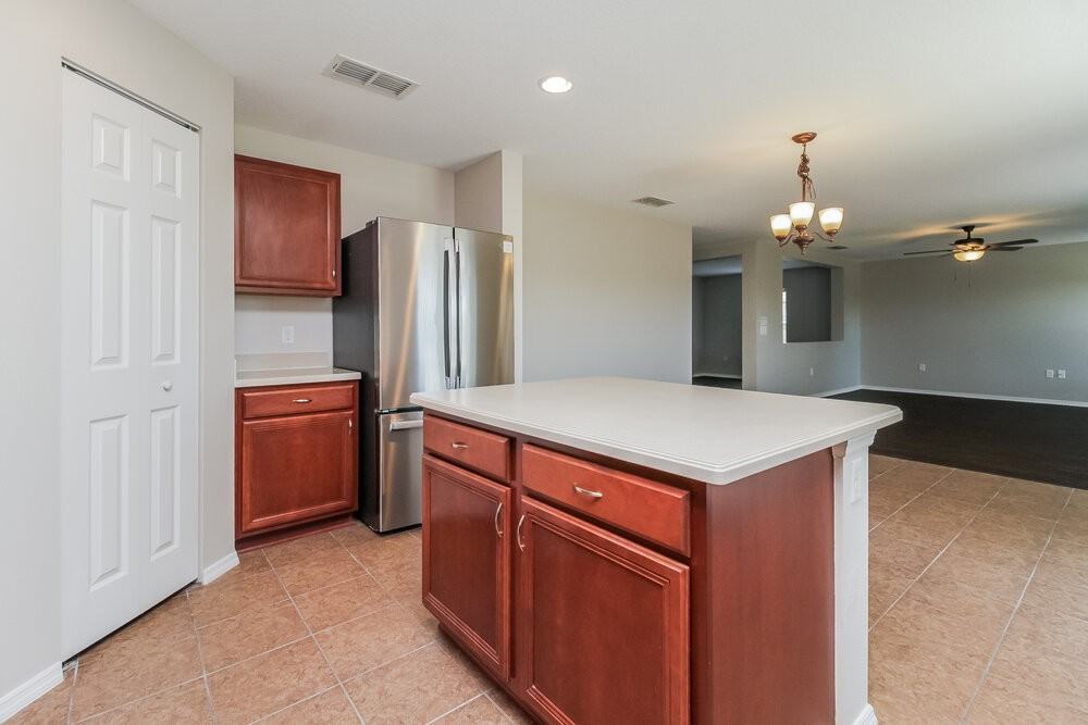 1729 Strathmore Cir - Photo 7 of 16