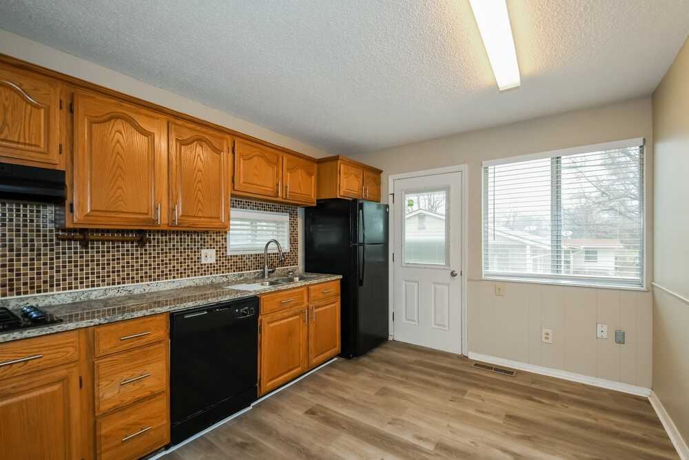 2315 E Humes Ln - Photo 6 of 17
