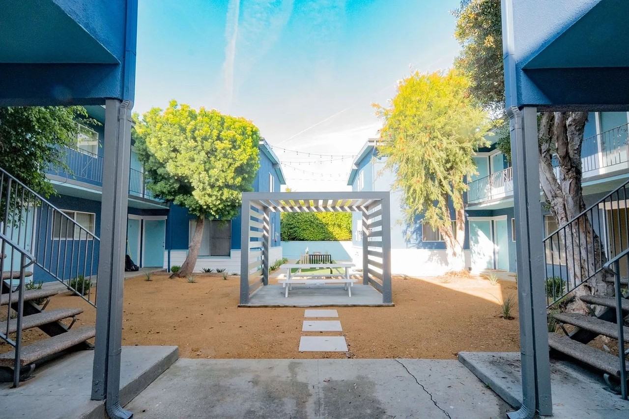 Sea Breeze Apartments - Photo 3 of 9