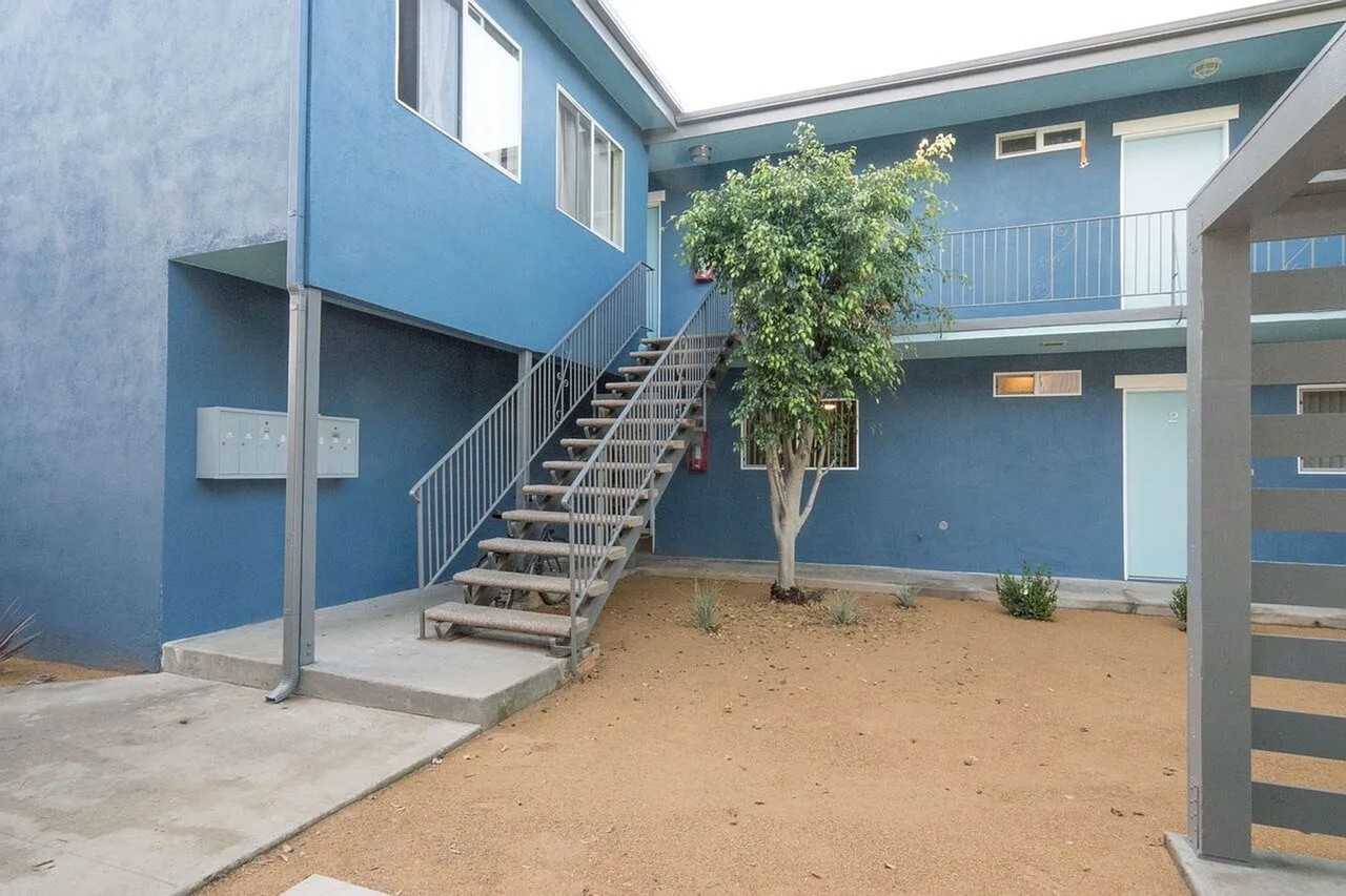 Sea Breeze Apartments - Photo 5 of 9