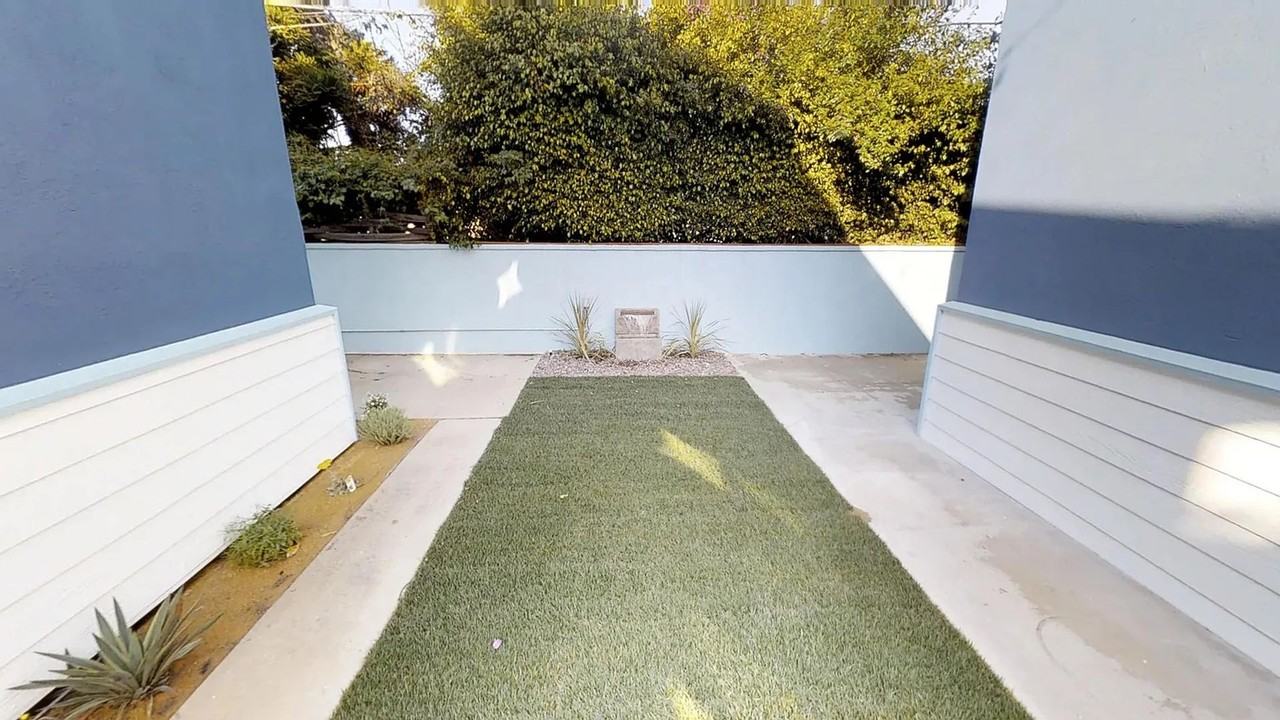 Sea Breeze Apartments - Photo 7 of 9