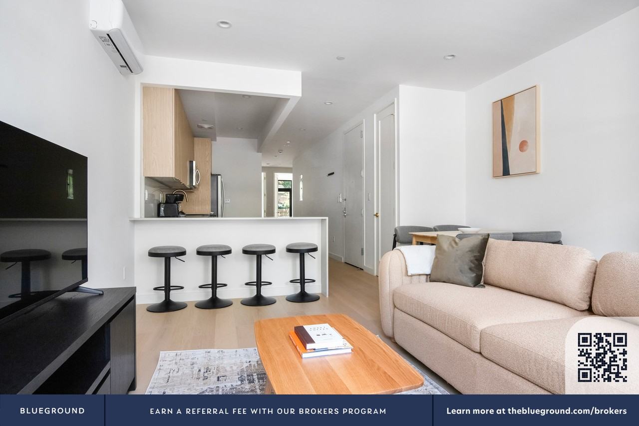 285 Kingsland Avenue - Photo 4 of 24