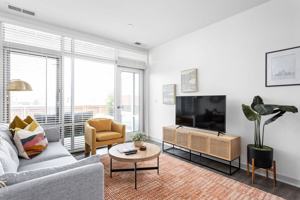 featured image of 747 N College Ave