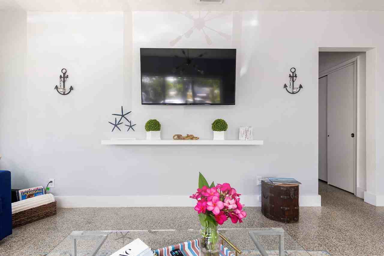 927 N 17th Ave #1258729P - Photo 4 of 43