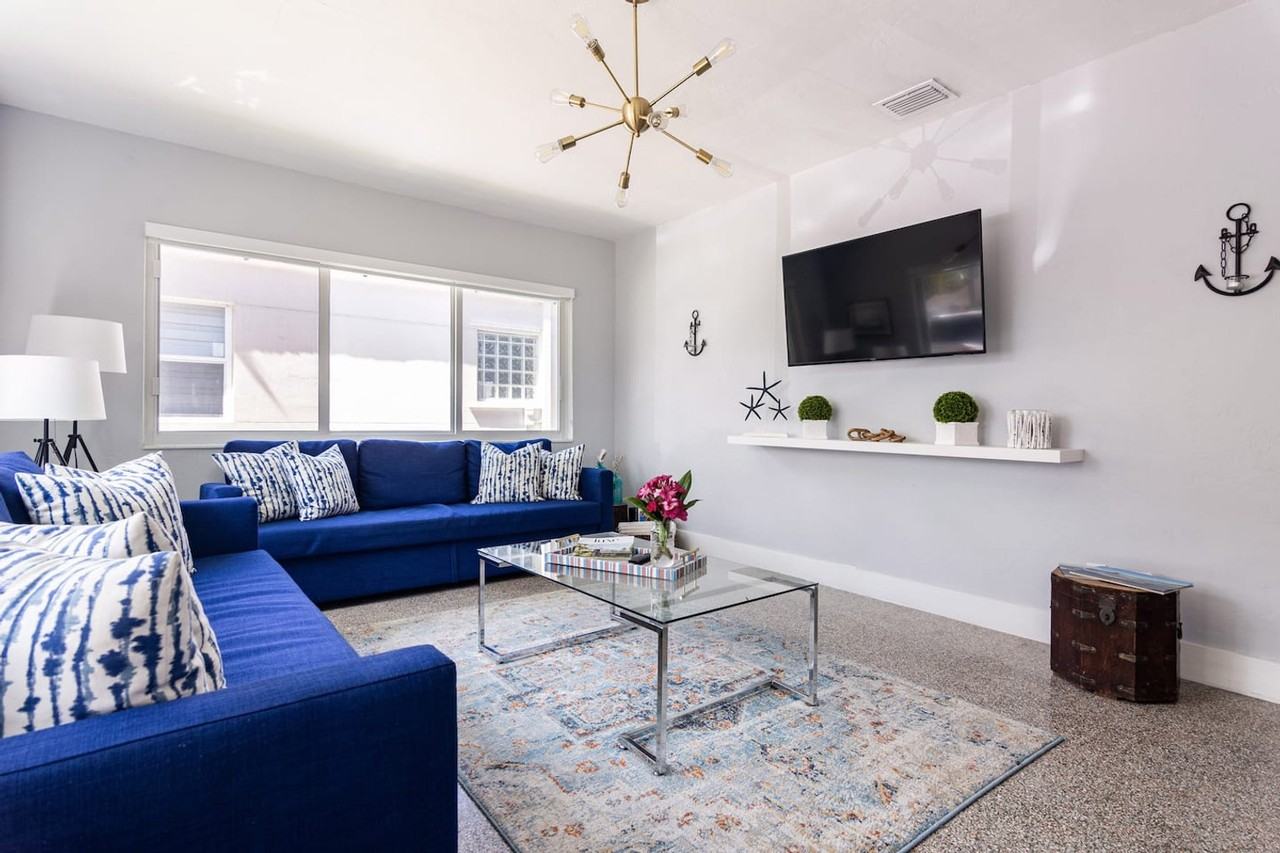 927 N 17th Ave #1258729P - Photo 2 of 43