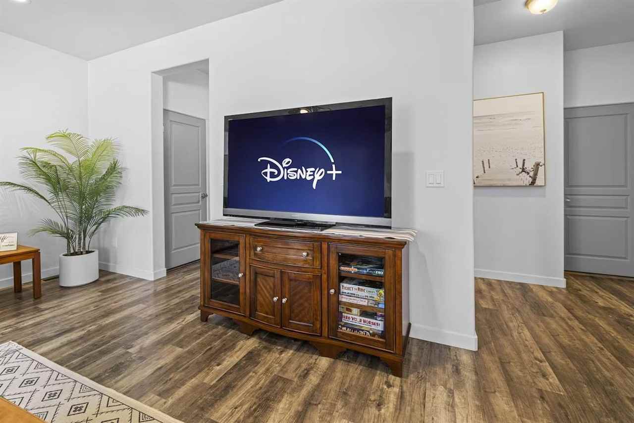 2052 W Bella Ln #1308957P - Photo 4 of 38