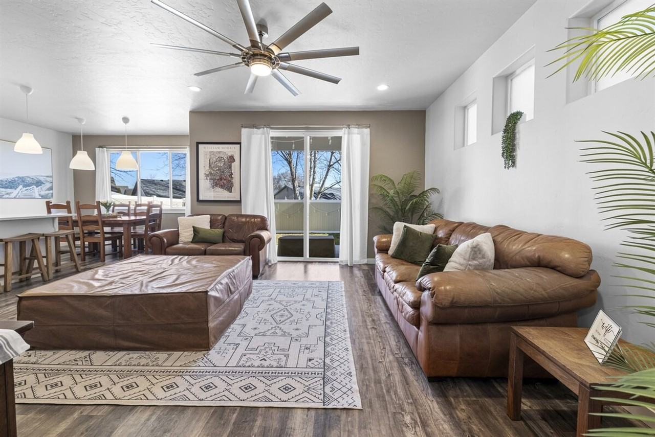 2052 W Bella Ln #1308957P - Photo 7 of 38