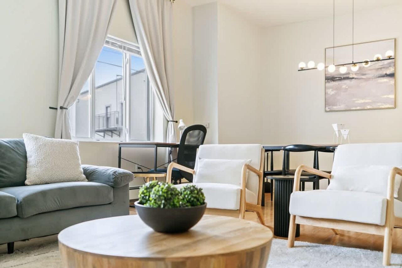 1626 Union Turnpike - Photo 2 of 47