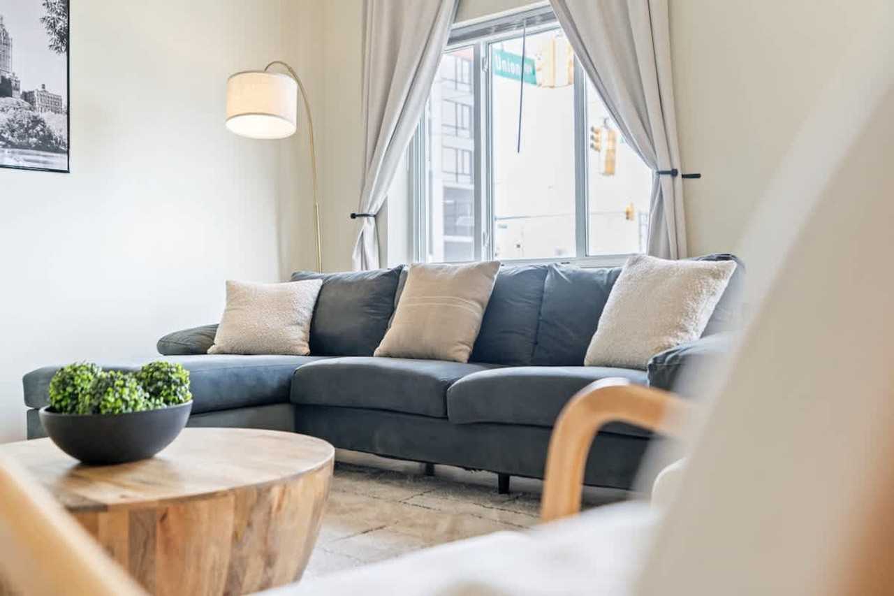 1626 Union Turnpike - Photo 3 of 47