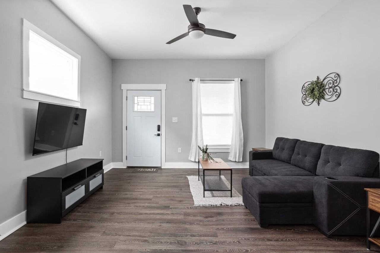 42 S Holmes Ave #1303774P - Photo 3 of 25