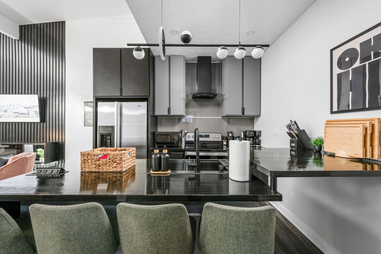 337 Sanders St #1322532P - Photo 5 of 48