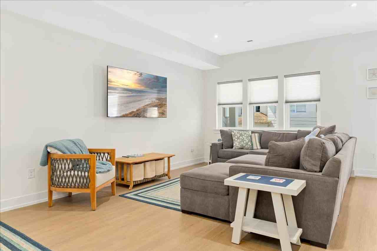 1 N Austin Ave #1308998P - Photo 2 of 50