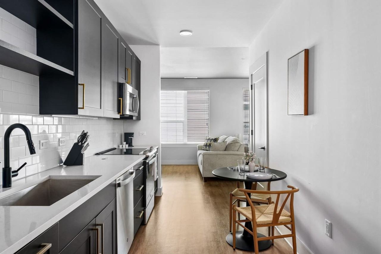 2412 West Cypress Street #1312504P - Photo 2 of 22