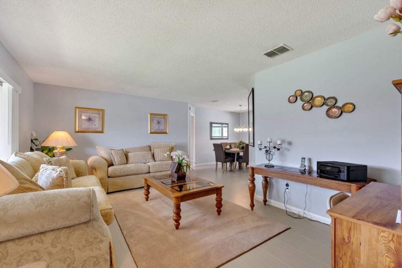 7725 Indian Ridge Trl N #1291373P - Photo 3 of 49