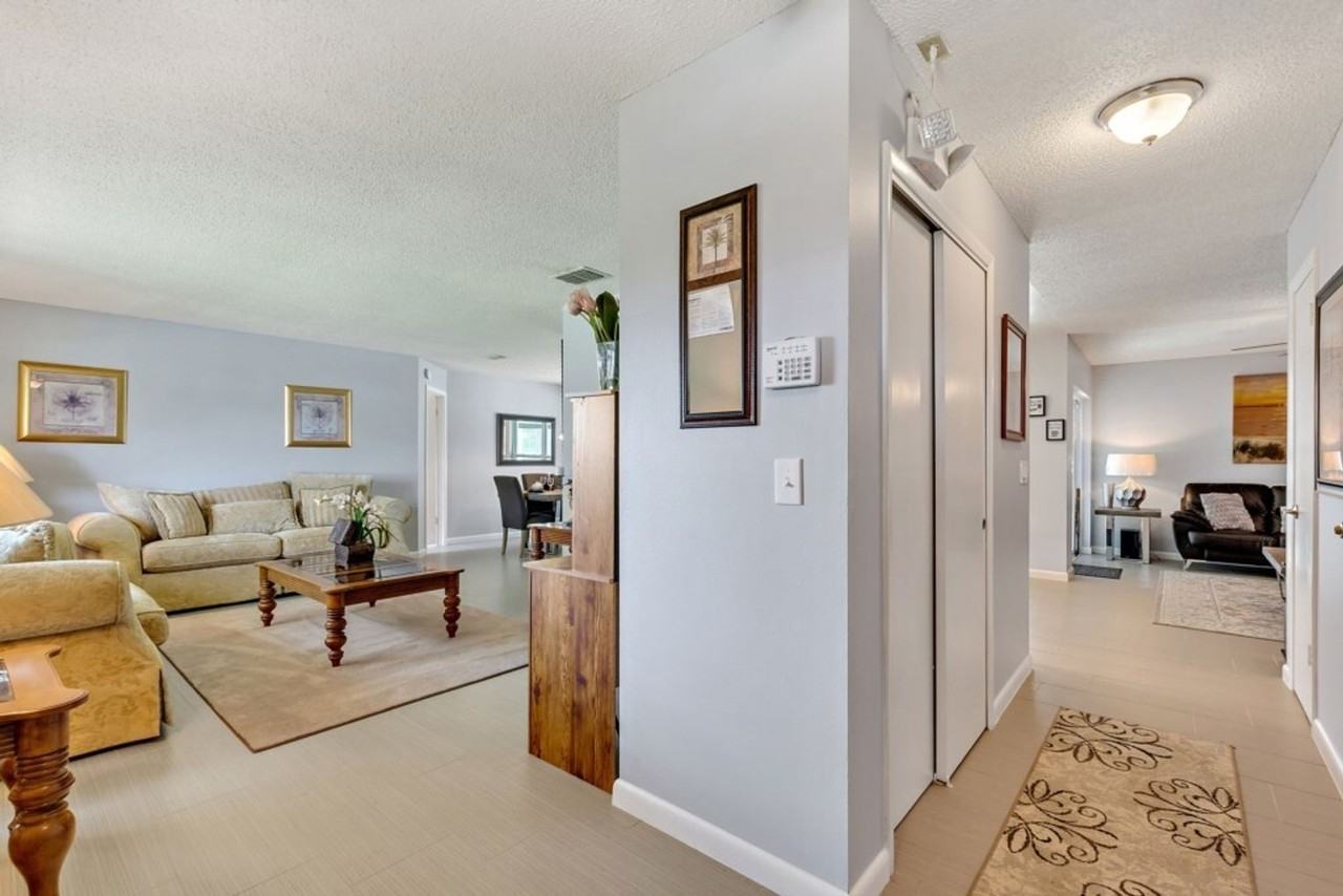 7725 Indian Ridge Trl N #1291373P - Photo 4 of 49