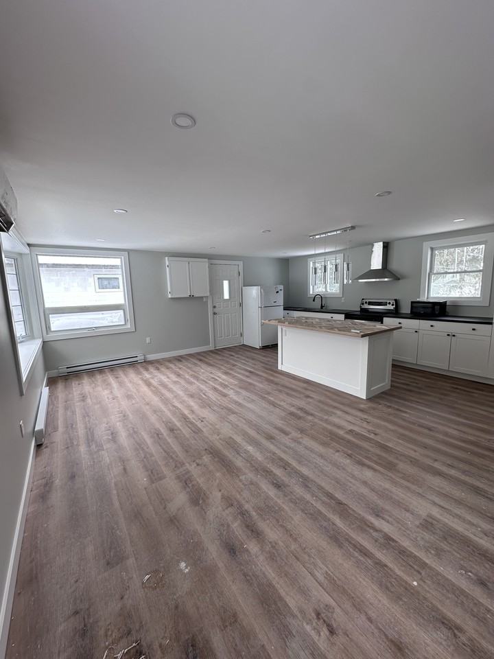 162 Silver Birch Crescent - Photo 3 of 12