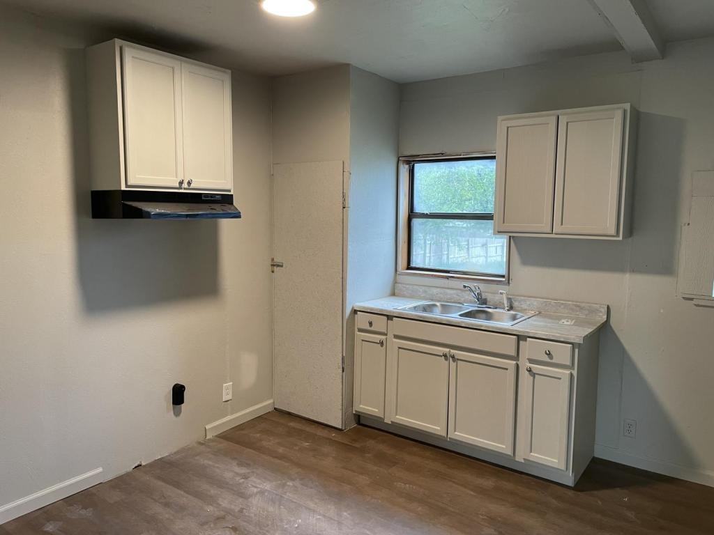 1915 E Randolph Ave - Photo 5 of 12