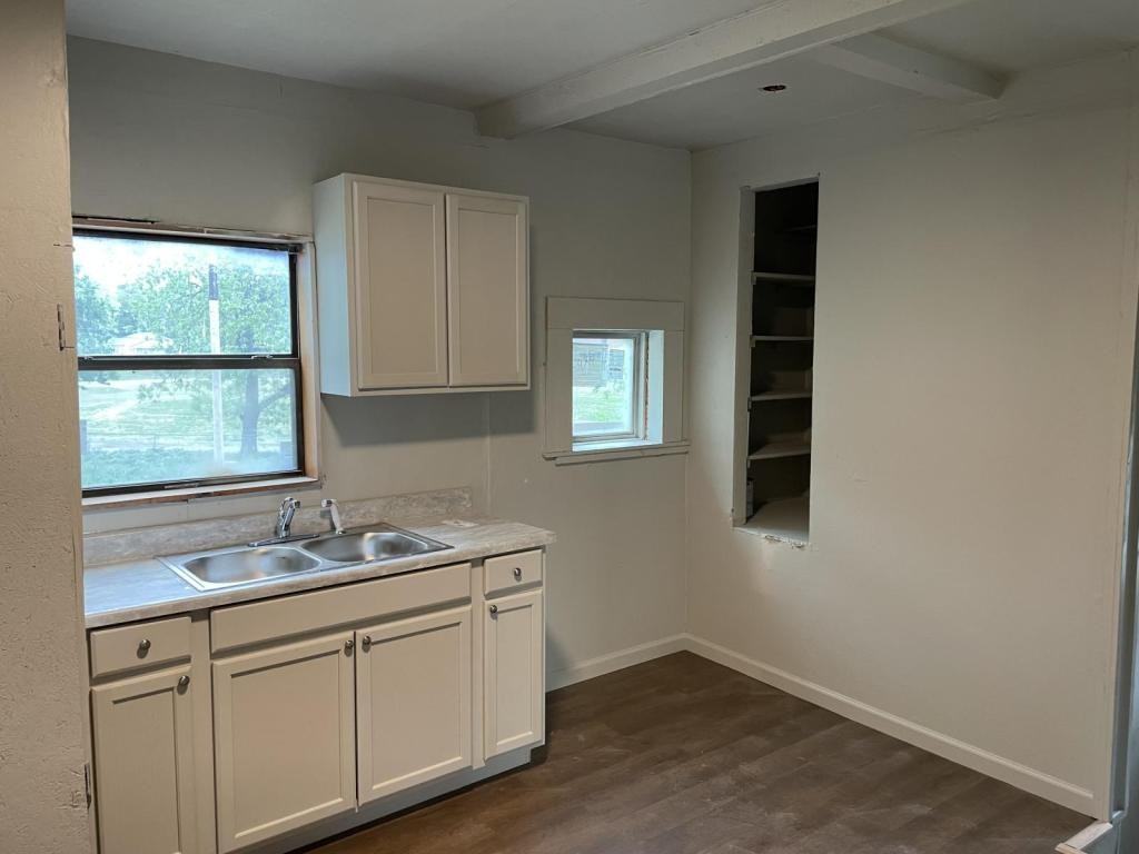 1915 E Randolph Ave - Photo 2 of 12