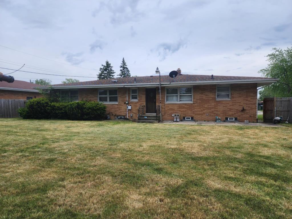 518 W 53rd Pl - Photo 2 of 10