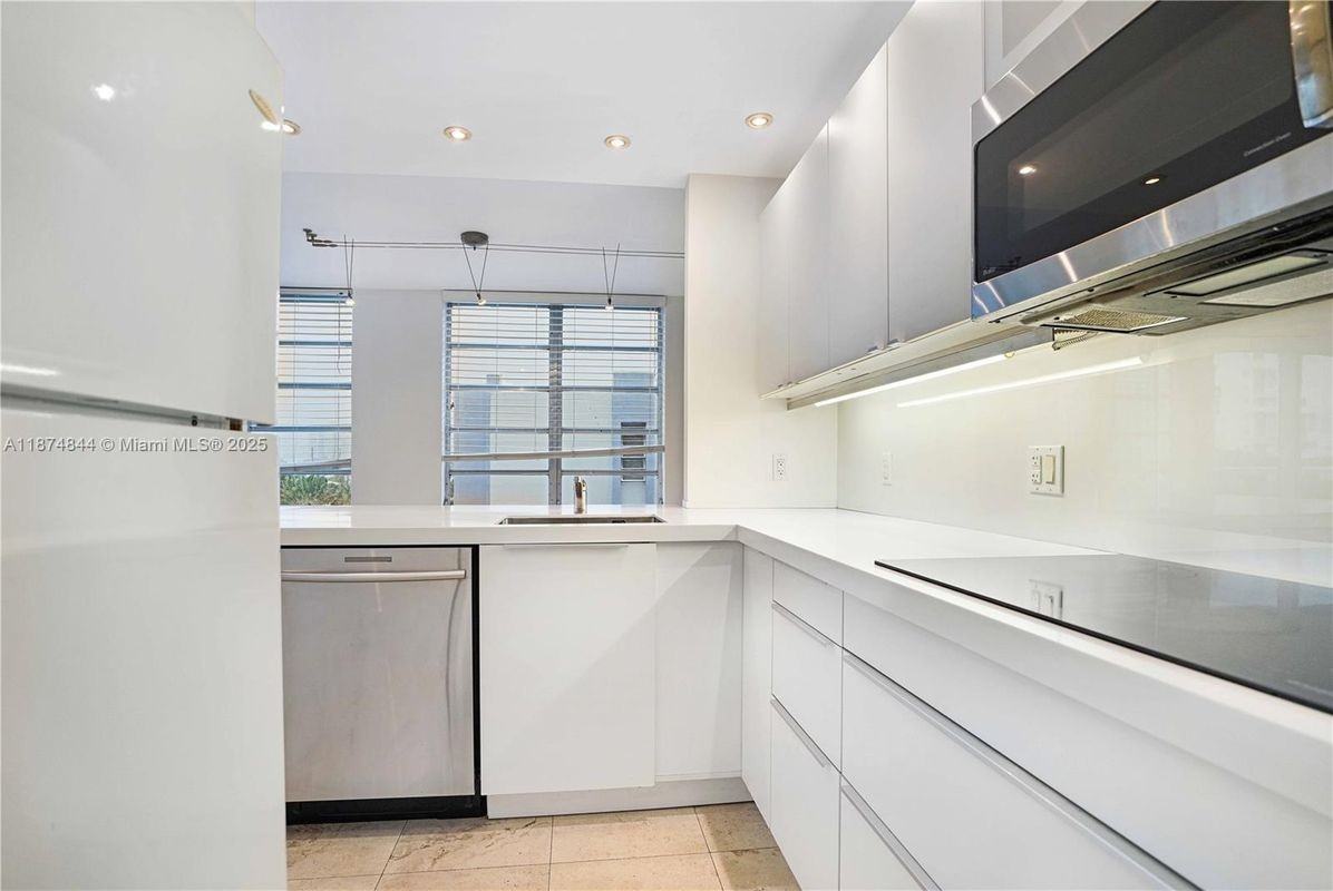 7735 Abbott Ave ##5d - Photo 2 of 3