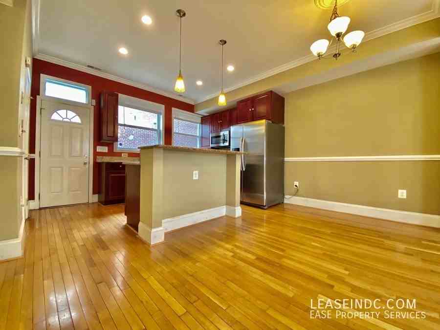 446 Lamont St Nw - Photo 6 of 31