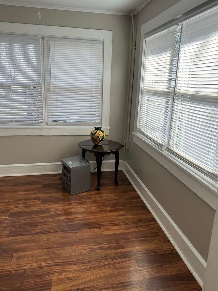 2063 N Roosevelt Ave - Photo 6 of 17