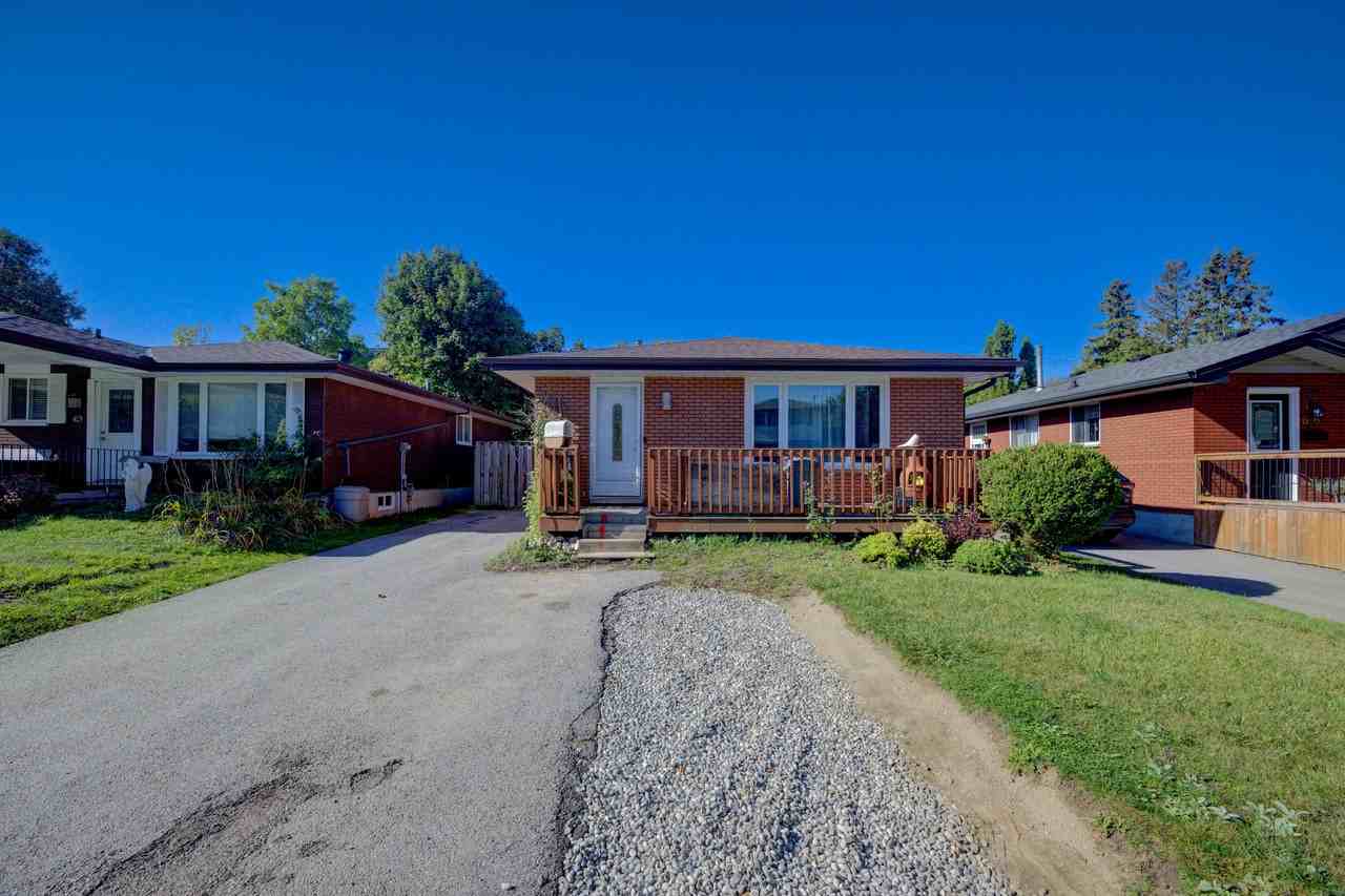 70 Arrowhead Crescent - Photo 2 of 18